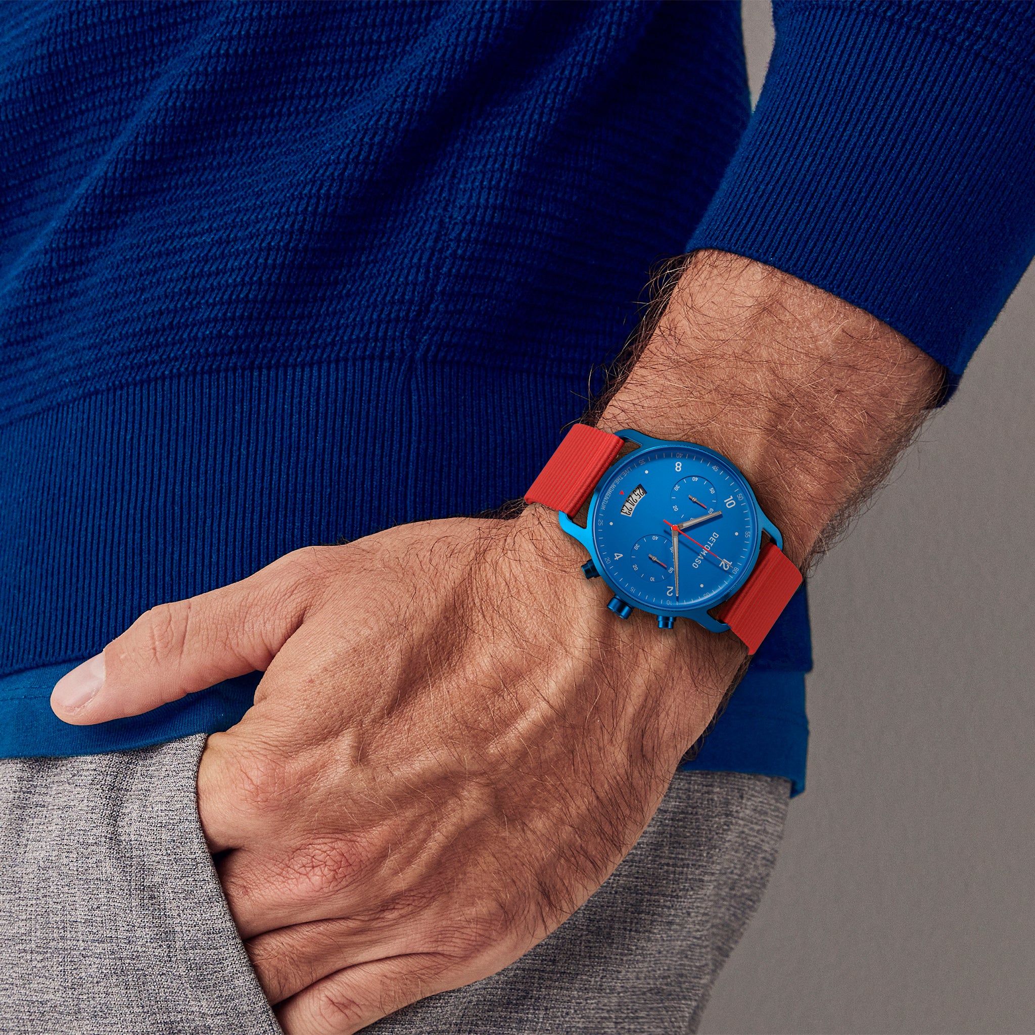 SORPASSO CHRONO MATTE BLUE - Ocean Plastic Red Woven - Detomaso Watches