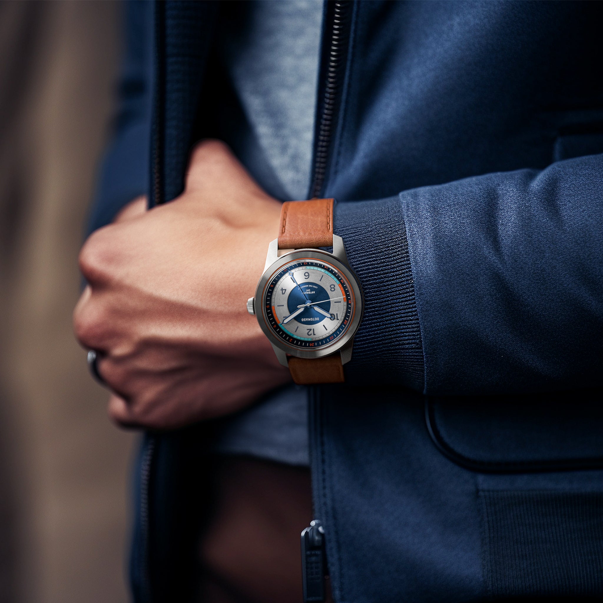 URBAN EXPLORER AUTOMATIC GMT
 SILVER BLUE
 - Vegan Apple Leather Brown Smooth - Detomaso Watches